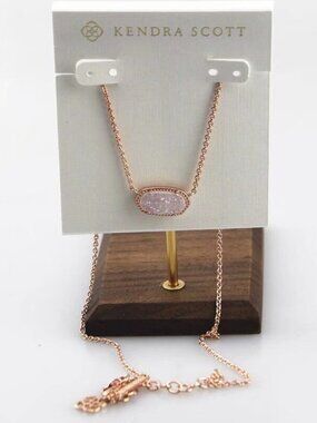 Kendra Scott necklace